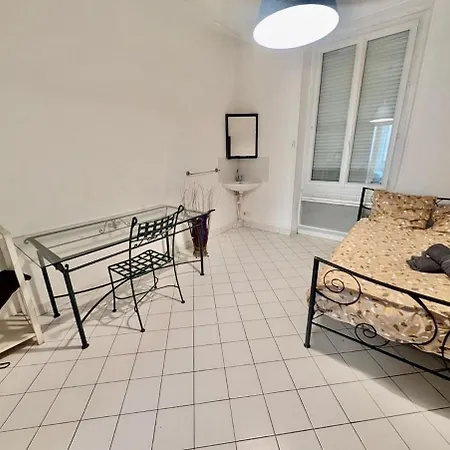 Apartment Large 2-bedroom Large Living With Parking Near Train Station And Downtown