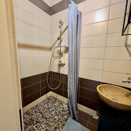 Apartment Large 2-bedroom Large Living With Parking Near Train Station And Downtown Grenoble